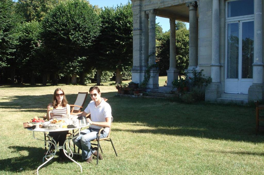 Chateau De La Madeleine Pressagny-lʼOrgeuilleux Bagian luar foto