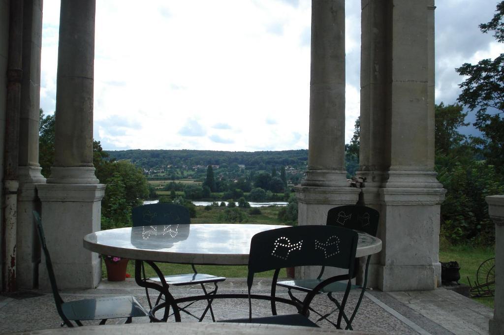 Chateau De La Madeleine Pressagny-lʼOrgeuilleux Bagian luar foto